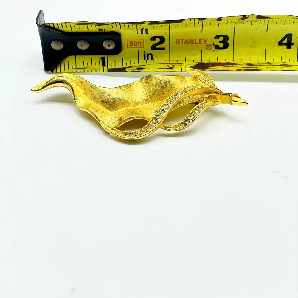 Signed Tara Gold Tone Abstract Leaf Brooch Pin Openwork Vintage Modernist